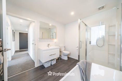 Photo of property in 393 Stokes Valley Road, Stokes Valley, Lower Hutt, 5019