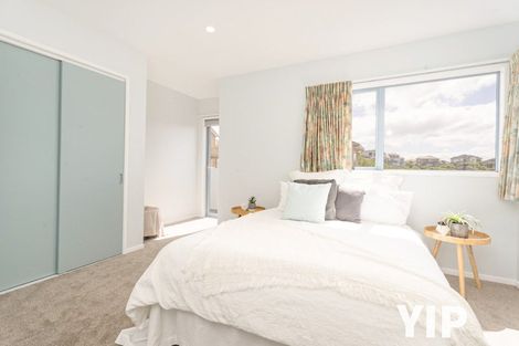 Photo of property in 3 Forbes Lane, Newlands, Wellington, 6037