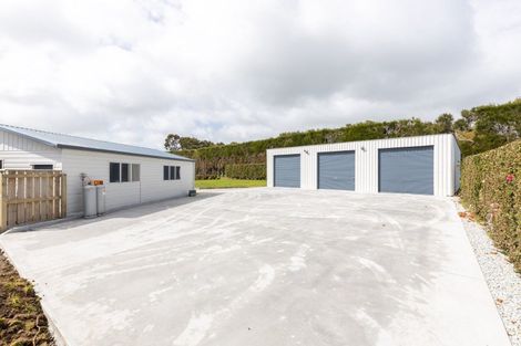 Photo of property in 2 Arthur Road, Paraite, New Plymouth, 4373