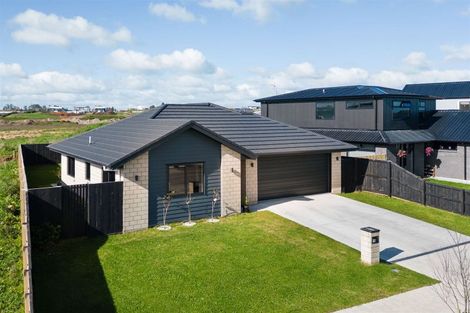 Photo of property in 18 Kimbolton Street, Rototuna North, Hamilton, 3210