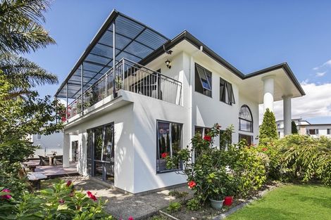 Photo of property in 23 Onemana Way, Te Atatu Peninsula, Auckland, 0610