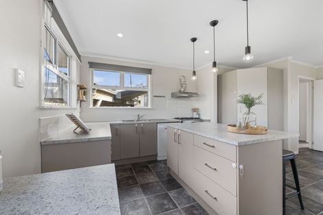 Photo of property in 9 Anson Place, Westown, New Plymouth, 4310