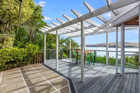 Photo of property in 28 Molyneux Close, Whitby, Porirua, 5024