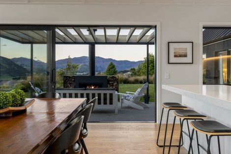 Photo of property in 1 Chimney Lane, Jacks Point, Queenstown, 9371