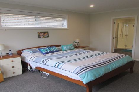 Photo of property in 208 Navigation Drive, Whitby, Porirua, 5024