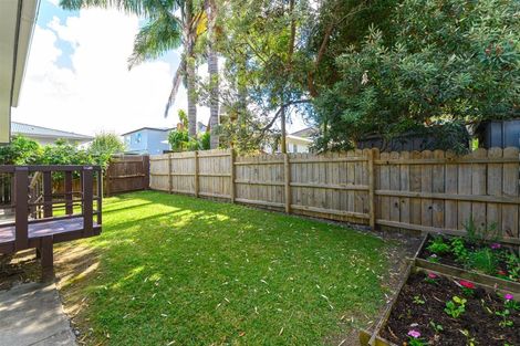Photo of property in 2/18 Gloria Avenue, Te Atatu Peninsula, Auckland, 0610