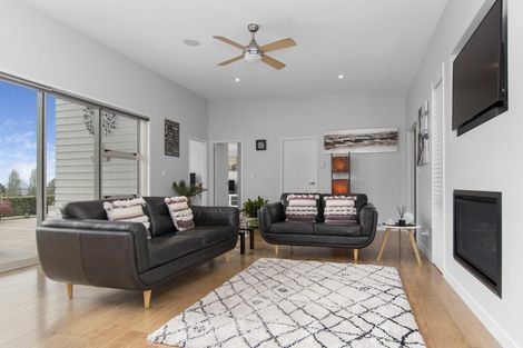 Photo of property in 33r Oceana Drive, Welcome Bay, Tauranga, 3175