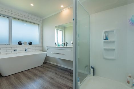 Photo of property in 20 Pegasus Place, Kelvin Grove, Palmerston North, 4414