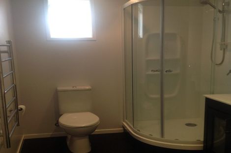 Photo of property in 2/17 Park Road, Glenfield, Auckland, 0629