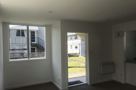 Photo of property in 21/125u Queens Drive, Lyall Bay, Wellington, 6022