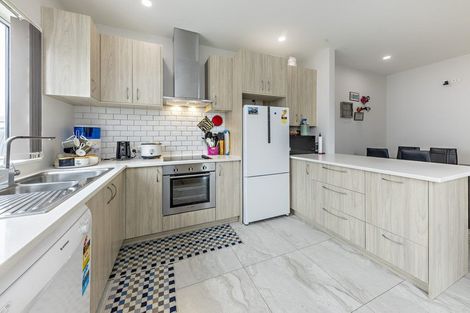 Photo of property in 9 Riroriro Close, Papakura, 2110
