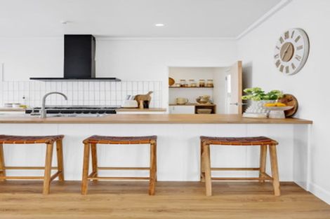 Photo of property in 21 High Street West, Waitara, 4320