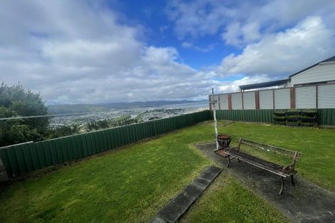 Photo of property in 35 Pokohiwi Road, Normandale, Lower Hutt, 5010