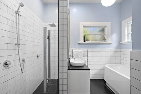 Photo of property in 39 Mills Road, Brooklyn, Wellington, 6021