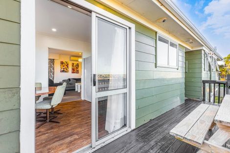 Photo of property in 14 Kemp Road, Massey, Auckland, 0614