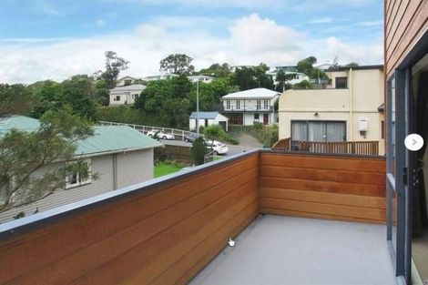 Photo of property in 2 Stella Grove, Newlands, Wellington, 6037
