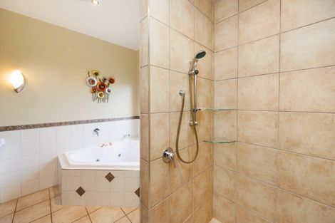 Photo of property in 18 Woodland Grove, Feilding, 4702