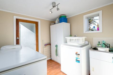 Photo of property in 15 Pembroke Street, Waimate, 7980