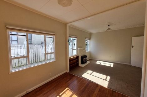 Photo of property in 26 Paynters Avenue, Strandon, New Plymouth, 4312