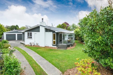 Photo of property in 30 Mokau Place, Terrace End, Palmerston North, 4410