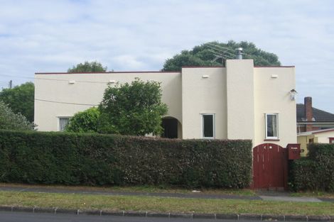 Photo of property in 58 Lynwood Road, New Lynn, Auckland, 0600