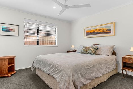 Photo of property in 98 Kaurinui Crescent, One Tree Point, 0118