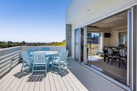Photo of property in 16 Links Drive, Waiwhakaiho, New Plymouth, 4312