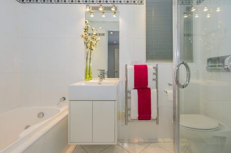 Photo of property in 2/64 Holly Road, St Albans, Christchurch, 8014