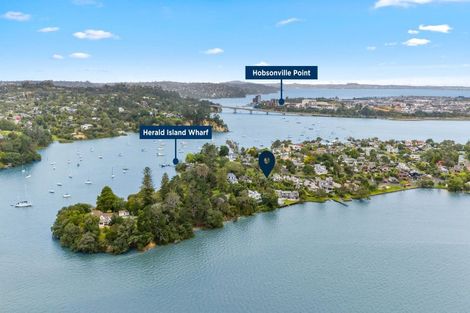 Photo of property in 4 Twin Wharf Road, Herald Island, Auckland, 0618