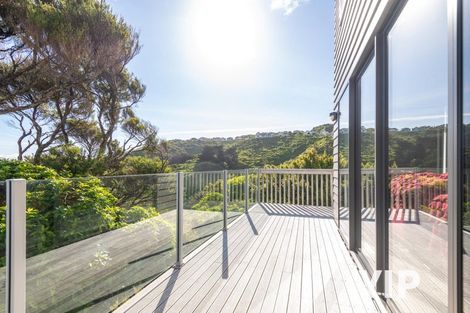 Photo of property in 14 Cromwell Point, Newlands, Wellington, 6037