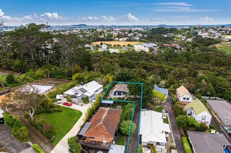 Photo of property in 1/18 Coroglen Avenue, Birkenhead, Auckland, 0626