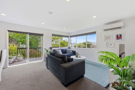 Photo of property in 16 Judkins Crescent, Cockle Bay, Auckland, 2014