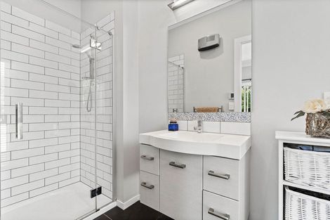 Photo of property in 81c Reading Street, Greytown, 5712