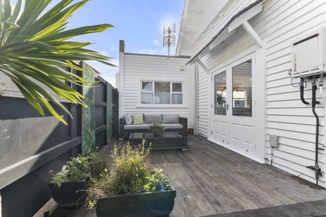 Photo of property in 244 Saint Aubyn Street, New Plymouth, 4310