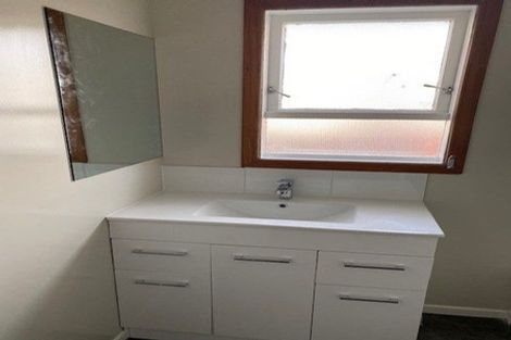 Photo of property in 20 Ocean View Road, Northcote, Auckland, 0627