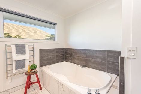 Photo of property in 2 Sarabande Avenue, Redwood, Christchurch, 8051