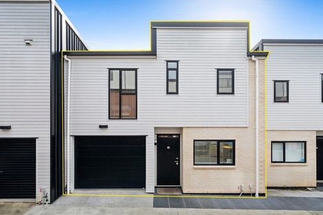 Photo of property in 15 Korama Lane, New Lynn, Auckland, 0600