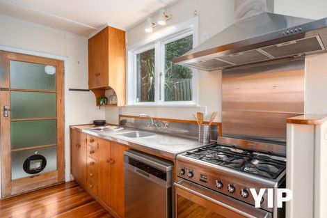 Photo of property in 139 Ruskin Road, Newlands, Wellington, 6037