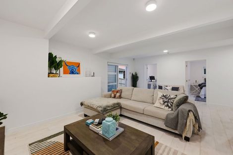 Photo of property in 24 Judkins Crescent, Cockle Bay, Auckland, 2014