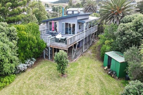 Photo of property in 33 Blue Pacific Parade, Riversdale Beach, Masterton, 5872