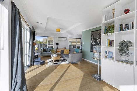 Photo of property in 16 Malta Crescent, South New Brighton, Christchurch, 8062