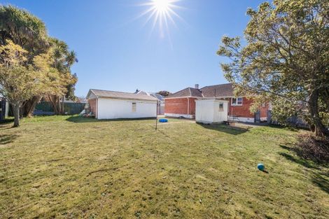 Photo of property in 27 Crewe Crescent, Hokowhitu, Palmerston North, 4410