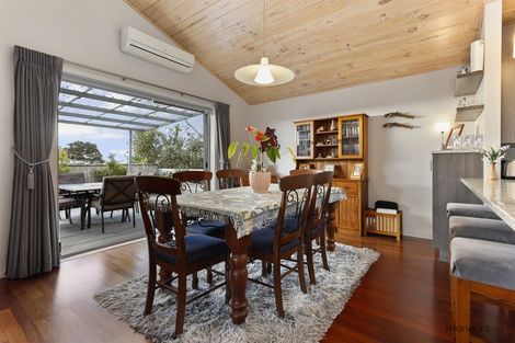 Photo of property in 11 Deane Avenue, Titirangi, Auckland, 0604