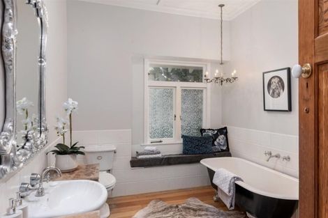 Photo of property in 2 Glade Place, Birkenhead, Auckland, 0626