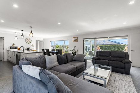 Photo of property in 17 Redwood Crescent, Hurdon, New Plymouth, 4310