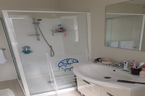 Photo of property in 2/27 Neptune Avenue, Beach Haven, Auckland, 0626