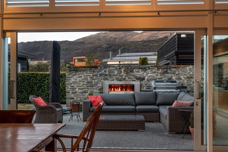 Photo of property in 14 Advance Terrace, Arrowtown, 9302