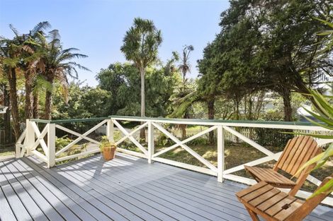 Photo of property in 18 Gill Avenue, Te Atatu Peninsula, Auckland, 0610