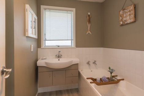 Photo of property in 9 Heathglen Avenue, Parklands, Christchurch, 8083