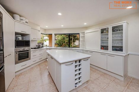 Photo of property in 22 Gillard Place, Eastern Beach, Auckland, 2012